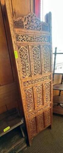 TWO FOLD THREE PANEL WOODEN PARTITION.