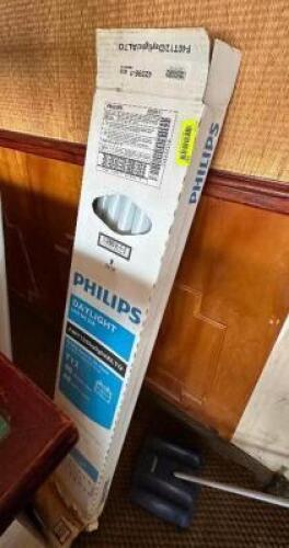 PARTIAL BOX OF PHILIPS F40T FLUORESCENT LIGHTS.