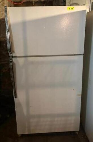 RESIDENTIAL TOP FREEZER REFRIGERATOR