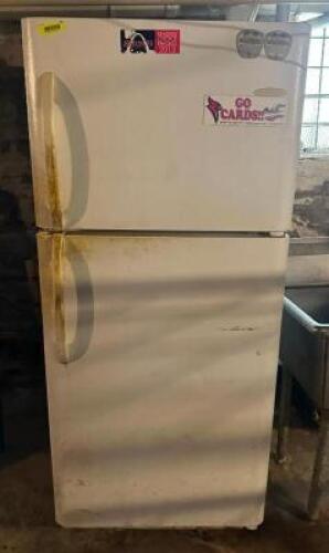 RESIDENTIAL TOP FREEZER REFRIGERATOR