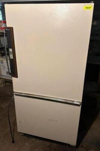 RESIDENTIAL BOTTOM FREEZER REFRIGERATOR