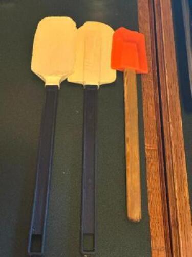 (3) - SPATULAS