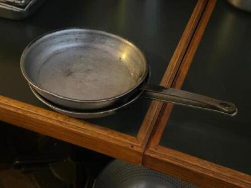 (2) - FRYING PANS
