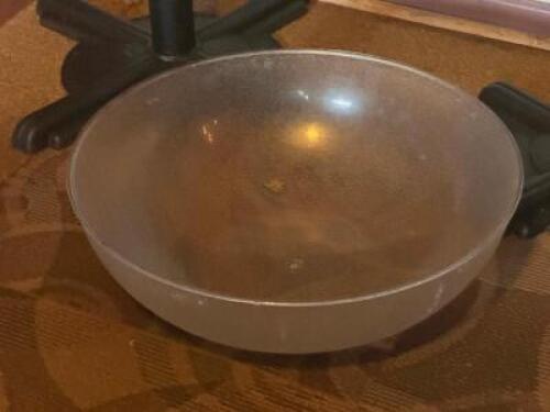 LARGE PLASTIC SALAD MIXING BOWL