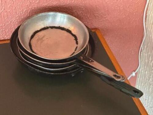 (4) - FRYING PANS