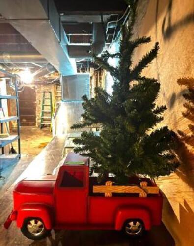 CHRISTMAS TREE TRUCK