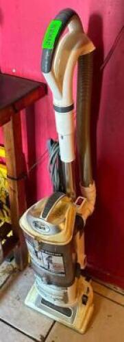 VACUUM CLEANER