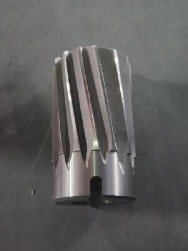 DESCRIPTION: (1) HSS SPIRAL FLUTE SHELL REAMER BRAND/MODEL: MADE IN USA 02328003 SIZE: 2" DIA 3-1/2" OAL RETAIL$: $634.58 QTY: 1