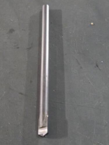 DESCRIPTION: (1) SOLID CARBIDE SPADE STYLE DIE DRILL BRAND/MODEL: MADE IN USA 76557529 SIZE: 1/4" DIA QTY: 1