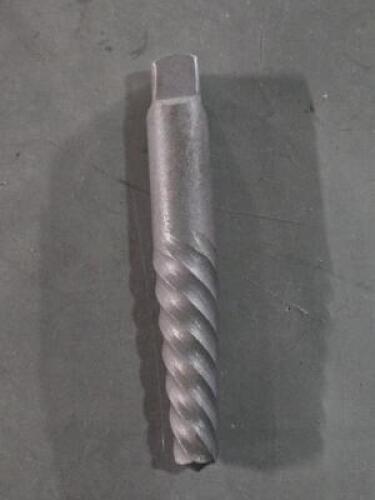DESCRIPTION: (4) SCREW EXTRACTORS BRAND/MODEL: CHICAGO LATROBE 65009 SIZE: #5 FOR 3/4" SCREWS RETAIL$: $37.46 QTY: 4