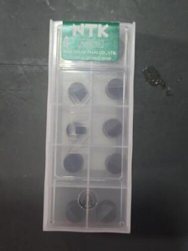 DESCRIPTION: (30)CERAMIC TURNING INSERTS BRAND/MODEL: NTK RCGX RETAIL$: $519.80 QTY: 30