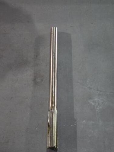 DESCRIPTION: (1) HSS CHUCKING REAMER BRAND/MODEL: APPROVED VENDOR 11V425 SIZE: 0.6885" DIA 11/16" SD RETAIL$: $68.14 QTY: 1