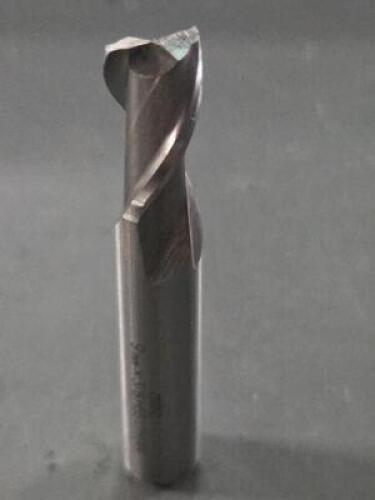 DESCRIPTION: (1) HSS SQ END MILL BRAND/MODEL: VC 63325294 SIZE: 9mm DIA 0.5625" LOC QTY: 1