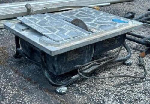 WET TILE SAW WITH FOLDING STAND
