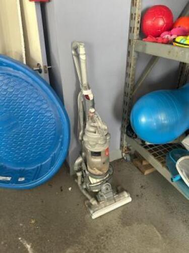 DYSON STANDING VACCUM