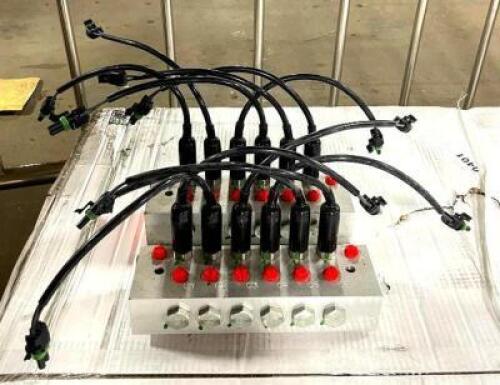 DESCRIPTION: (2) AUTOMOTIVE MANIFOLDS BRAND/MODEL: ALTEC 352-10039 QTY: 2