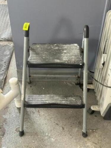 STEP LADDER