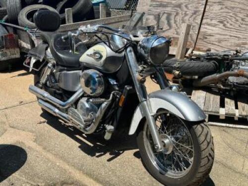 2001 Honda VT750C Motorcycle
