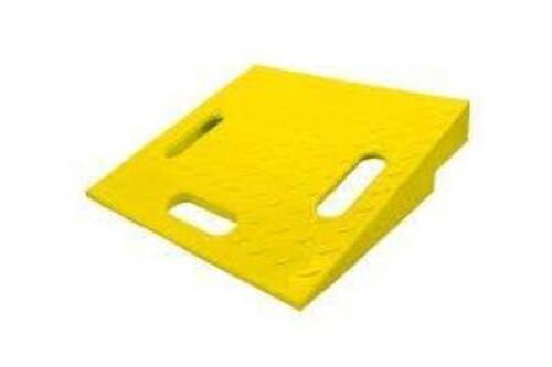 DESCRIPTION: (1) HOSE BRIDGE SYSTEM, CORD COVERS BRAND/MODEL: CHECKERS #UHB-2025R INFORMATION: DIAMONDBACK - NEON YELLOW RETAIL$: $558.44 EA QTY: 1