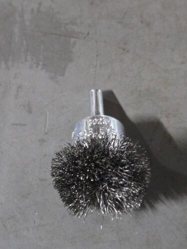 DESCRIPTION: (4) STEEL CRIMPED WIRE END BRUSHES BRAND/MODEL: OSBORN 00126433 SIZE: 1-1/2" DIA RETAIL$: $59.64 QTY: 4