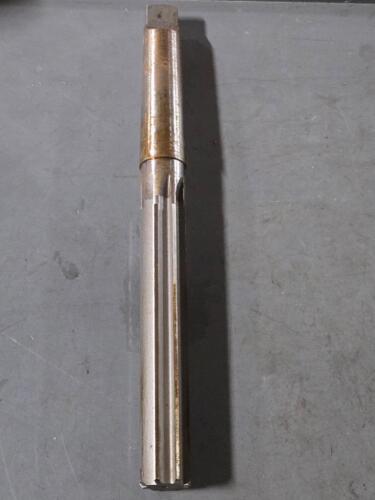 DESCRIPTION: (1) TAPER SHANK JOBBER REAMER BRAND/MODEL: MADE IN USA 406-15/16 SIZE: 15/16" RETAIL$: $110.36 QTY: 1