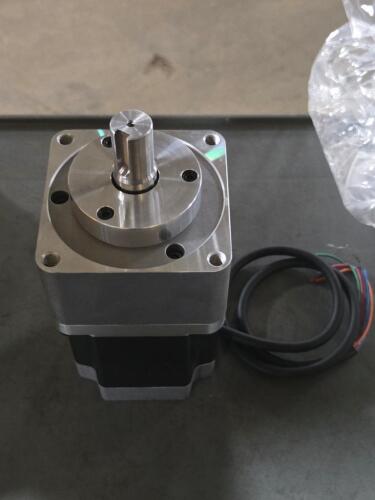 DESCRIPTION: (1) STEPPER MOTOR BRAND/MODEL: AUTONICS A200K-M599-G10 SIZE: 5 PH RETAIL$: $1,356.60 QTY: 1