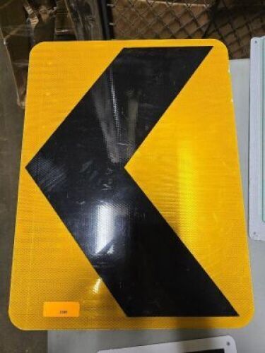 DESCRIPTION: (1) ARROW SIGN BRAND/MODEL: ECONO SIGNS LLC INFORMATION: ALUMINUM SIZE: 24X12X18 RETAIL$: $61.98 QTY: 1