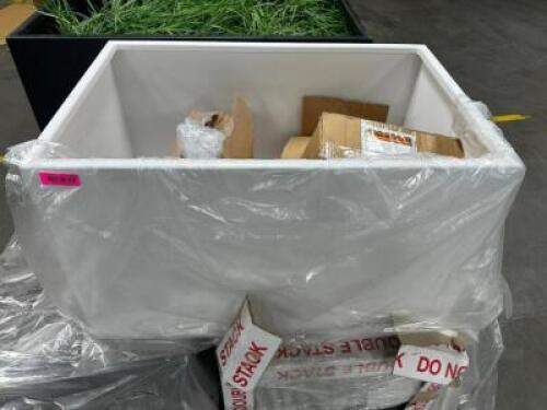 DESCRIPTION 36" X 24" WHITE PLANTER BOX. SIZE 36" X 24" LOCATION SHOP EAST QTY 1