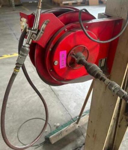 DESCRIPTION STEEL CRAFT RETRACTABLE REEL W/ AIR HOSE BRAND / MODEL: STEEL CRAFT LOCATION SHOP EAST QTY 1