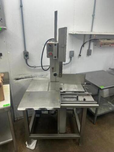 DESCRIPTION HOBART 6614 MEAT SAW. VERY CLEAN. MISSING SAW BLADE. BRAND / MODEL: HOBART 6614 ADDITIONAL INFORMATION SN# 311484021, 3 PHASE, 230 VOLT. L