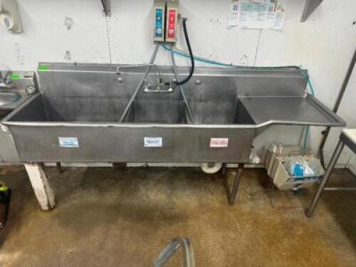 DESCRIPTION 94" THREE WELL STAINLESS POT SINK WITH RIGHT SIDE DRY BOARD. BRAND / MODEL: WORLD MARKET SUPPLY ADDITIONAL INFORMATION W/ CHEMICAL DISPENS