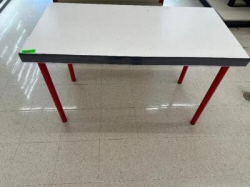 DESCRIPTION 47" COMPOSITE DISPLAY TABLE. LOCATION FRONT QTY 1