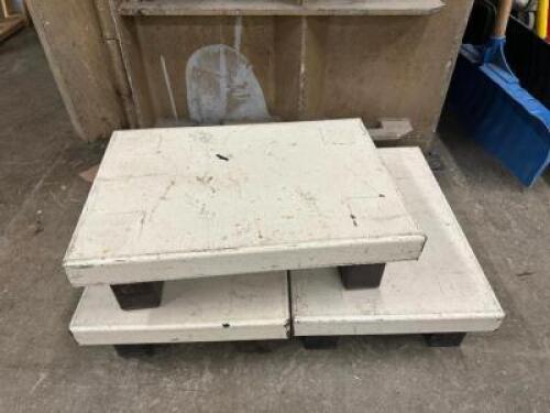 DESCRIPTION (12) 24" WOODEN PLATFORM SHELVING RISERS, THIS LOT IS: ONE MONEY LOCATION BACK ROOM QTY 1