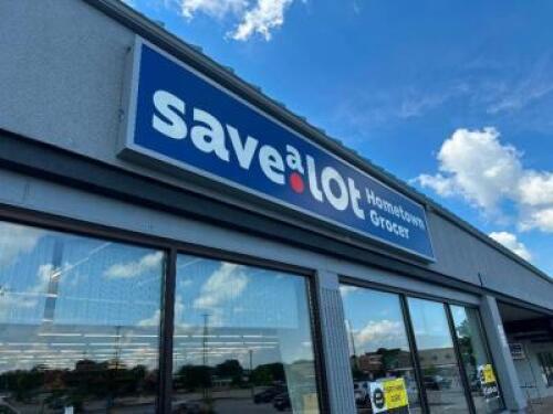 DESCRIPTION 15' LIGHT BOX STORE FRONT SIGN BRAND / MODEL: ANCHOR SIGNS ADDITIONAL INFORMATION STILL UP. REQUIRES PROFESSIONAL REMOVAL LOCATION OUTSIDE