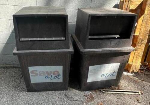 DESCRIPTION (2) OUTDOOR PLASTIC TRASH CANS W/ LIDS. LOCATION OUT BACK QTY 2