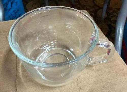 DESCRIPTION (2) CASES OF CLEAR GLASS TEA MUGS THIS LOT IS: ONE MONEY LOCATION BANQUET ROOM TABLE 1 QTY 1
