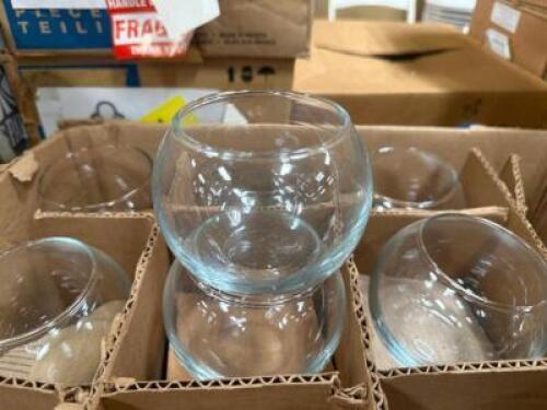 DESCRIPTION (12) SMALL GLASS CANDEL BOWL THIS LOT IS: ONE MONEY LOCATION BANQUET ROOM TABLE 4 QTY 1