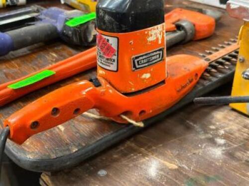 DESCRIPTION: HEDGE TRIMMER THIS LOT IS: ONE MONEY QTY: 1