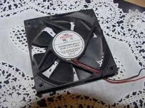 DESCRIPTION: (4) FAN BRAND/MODEL: PELONIS #G1225Y24BPLB1W INFORMATION: USED, SEE INSPECTION RETAIL$: $25.99 EA QTY: 4
