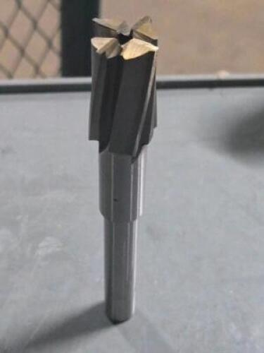 DESCRIPTION: (1) INTERCHANGABLE PILOT COUNTER BORE BRAND MODEL VC 08830424 SIZE: 21/32" DIA 1/2" SD RETAIL$: $49.56 QTY: 1