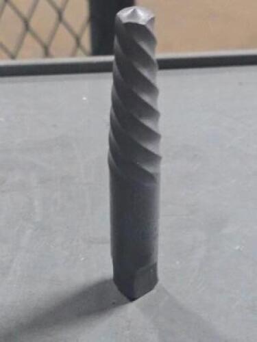 DESCRIPTION: (6) SPIRAL FLUTE SCREW EXTRACTORS BRAND MODEL CHICAGO LATROBE 1U224 SIZE: #6 RETAIL$: $36.06 QTY: 6