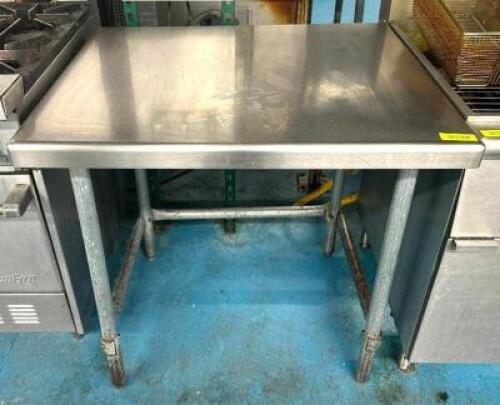 DESCRIPTION: 3' STAINLESS STEEL TABLE SIZE: 36"X30"X35" LOCATION: KITCHEN QTY: 1