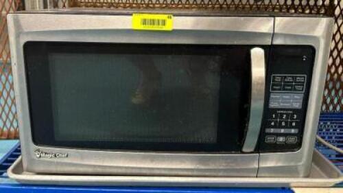 DESCRIPTION: COUNTERTOP RESIDENTIAL MICROWAVE BRAND/MODEL: MAGIC CHEF LOCATION: KITCHEN QTY: 1