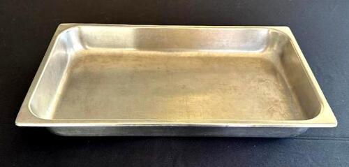 DESCRIPTION: (6) FULL SIZE STAINLESS PANS SIZE: 2.5" DEEP LOCATION: 6TH FLOOR QTY: 6