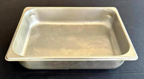 DESCRIPTION: (4) HALF SIZE STAINLESS PANS SIZE: 4" DEEP LOCATION: 6TH FLOOR QTY: 4