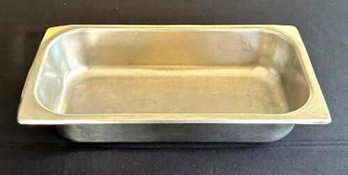 DESCRIPTION: (5) 1/3 SIZE STAINLESS PANS SIZE: 2.5 DEEP LOCATION: 6TH FLOOR QTY: 5