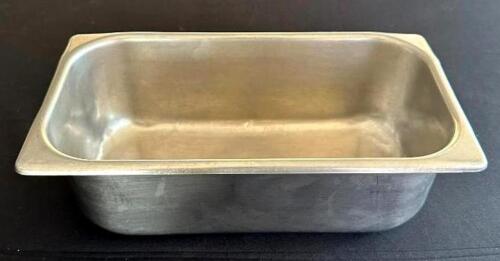 DESCRIPTION: (3) 1/3 SIZE STAINLESS PANS SIZE: 4" DEEP LOCATION: 6TH FLOOR QTY: 3