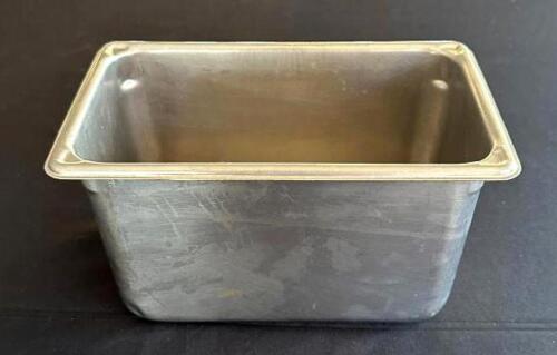 DESCRIPTION: (4) 1/4 SIZE STAINLESS PANS SIZE: 6" DEEP LOCATION: 6TH FLOOR QTY: 4