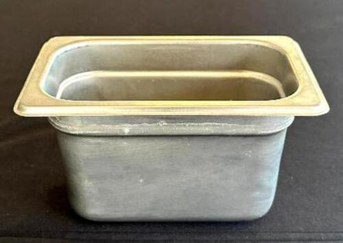 DESCRIPTION: (11) 1/9 STAINLESS PANS SIZE: 4" DEEP LOCATION: 6TH FLOOR QTY: 11