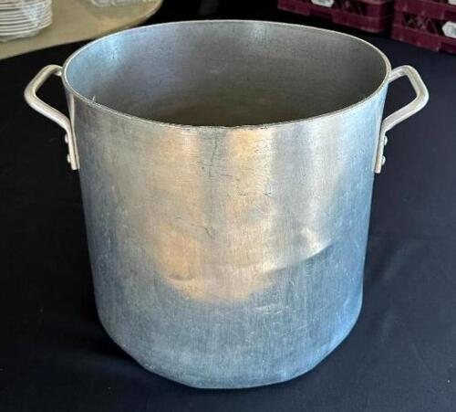 DESCRIPTION: STOCK POT WITH HANDLES SIZE: 14.5"X13" LOCATION: 6TH FLOOR QTY: 1
